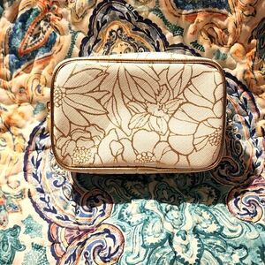 Estee Lauder Re-Nutriv cosmetic bag With Samples